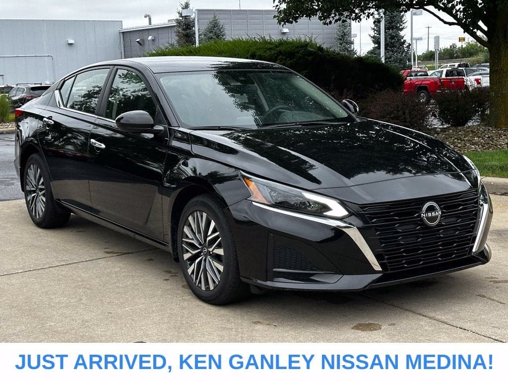 2023 Nissan Altima 2.5 SV — photo 1 of 5