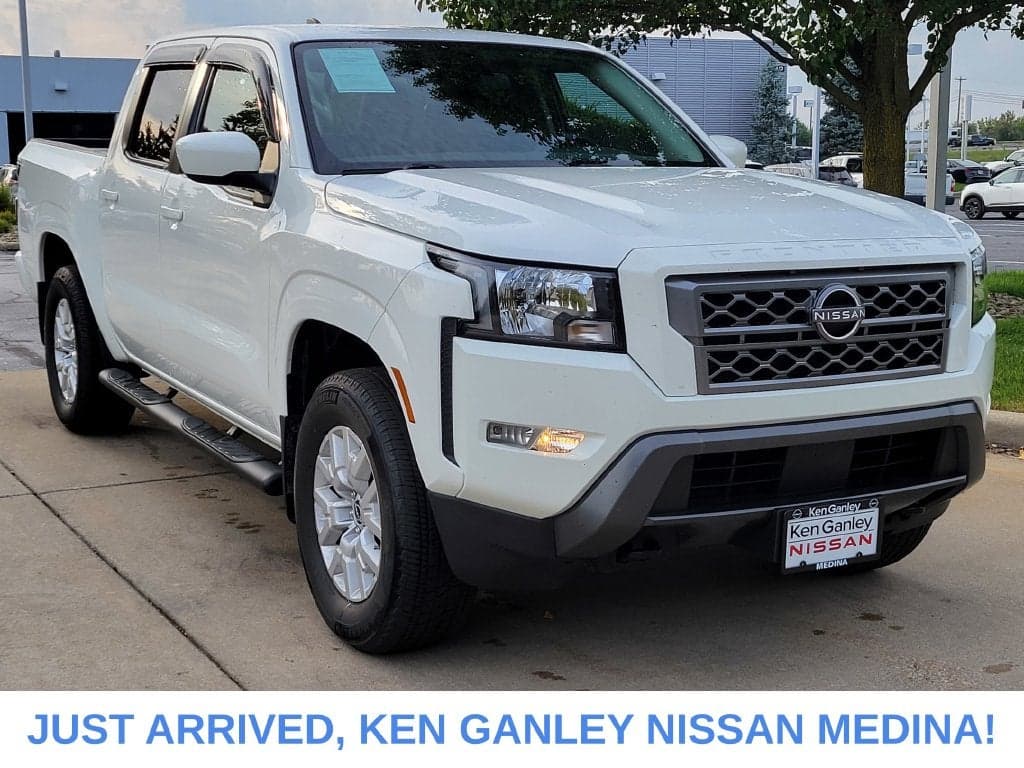 2022 Nissan Frontier SV — photo 1 of 33