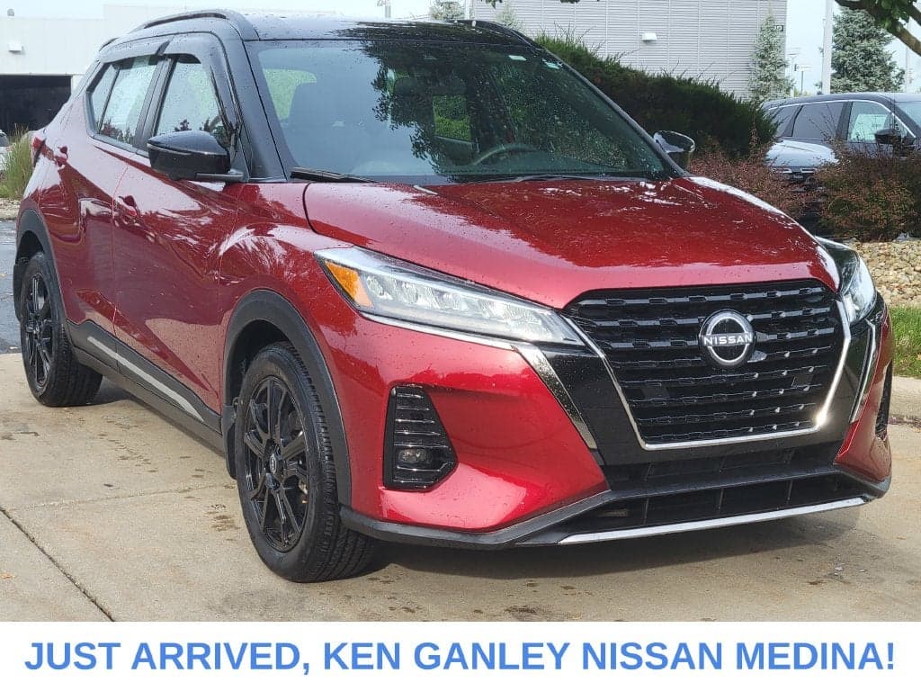 2024 Nissan Kicks SR — photo 1 of 5