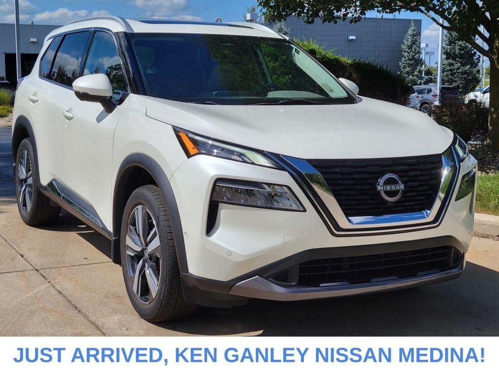 2023 Nissan Rogue SL — photo 1 of 5