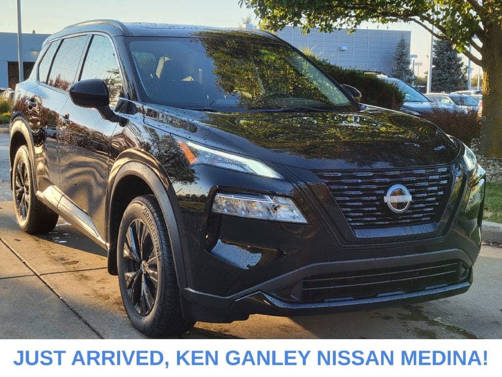 2023 Nissan Rogue SV — photo 1 of 5