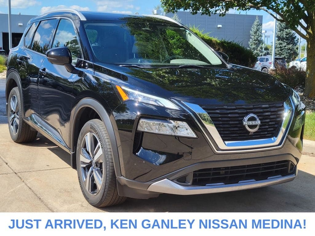 2023 Nissan Rogue SL — photo 1 of 5