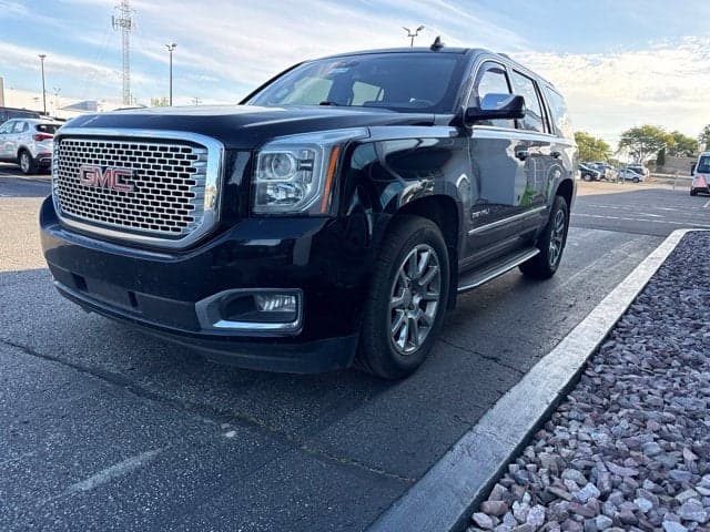 2017 GMC Yukon Denali — photo 1 of 5