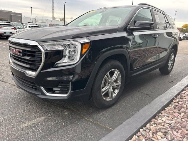 2023 GMC Terrain SLE — photo 1 of 33