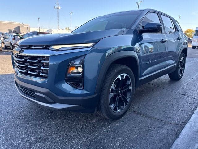2025 Chevrolet Equinox AWD LT — photo 1 of 5