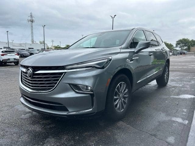 2024 Buick Enclave Essence — photo 1 of 5