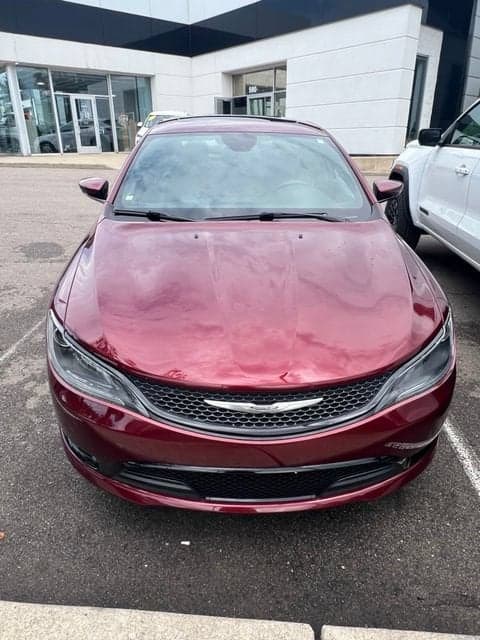2016 Chrysler 200 S — photo 1 of 7