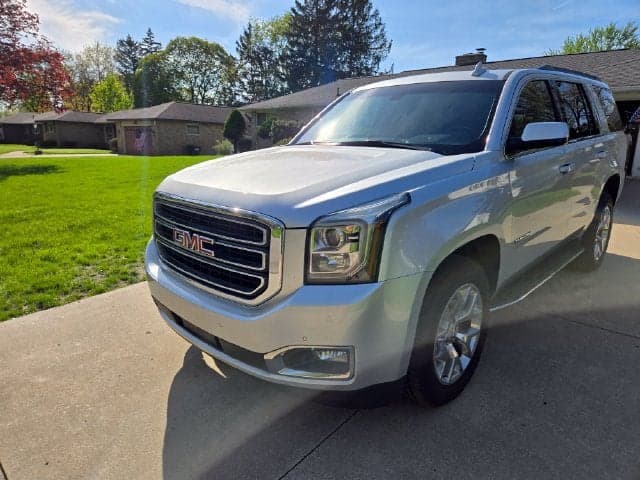 2019 GMC Yukon SLE — photo 1 of 5