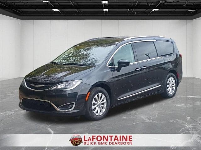 2020 Chrysler Pacifica Touring L — photo 1 of 5