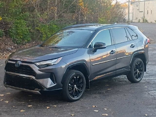 2024 Toyota RAV4 Hybrid XSE — photo 1 of 3