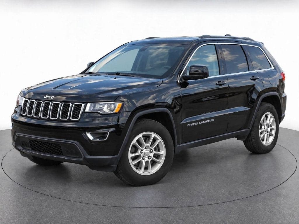 2019 Jeep Grand Cherokee Laredo E — photo 1 of 5