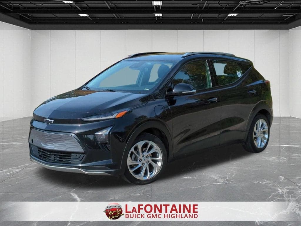 2023 Chevrolet Bolt EUV LT — photo 1 of 5