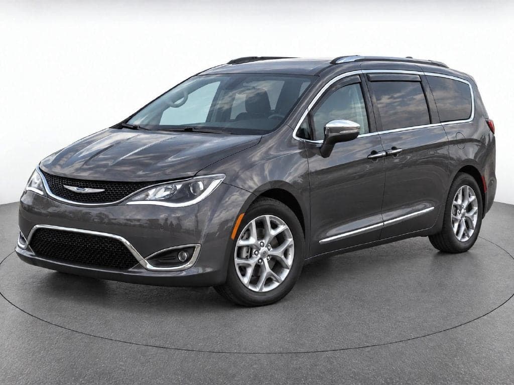 2019 Chrysler Pacifica Limited — photo 1 of 5