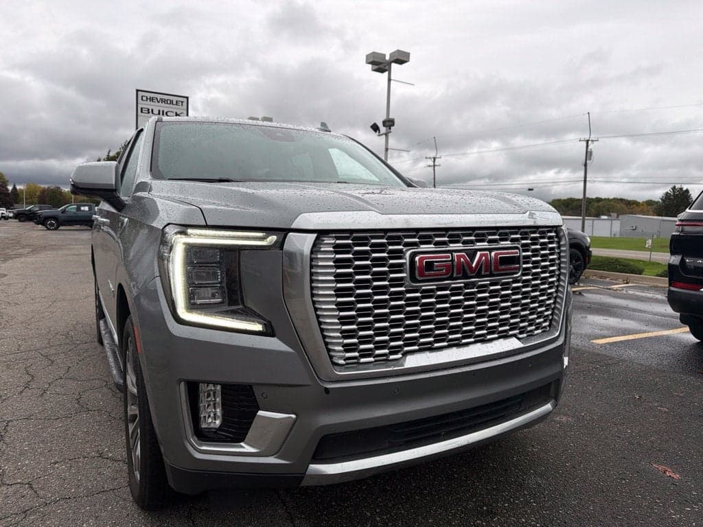 2023 GMC Yukon Denali — photo 1 of 5