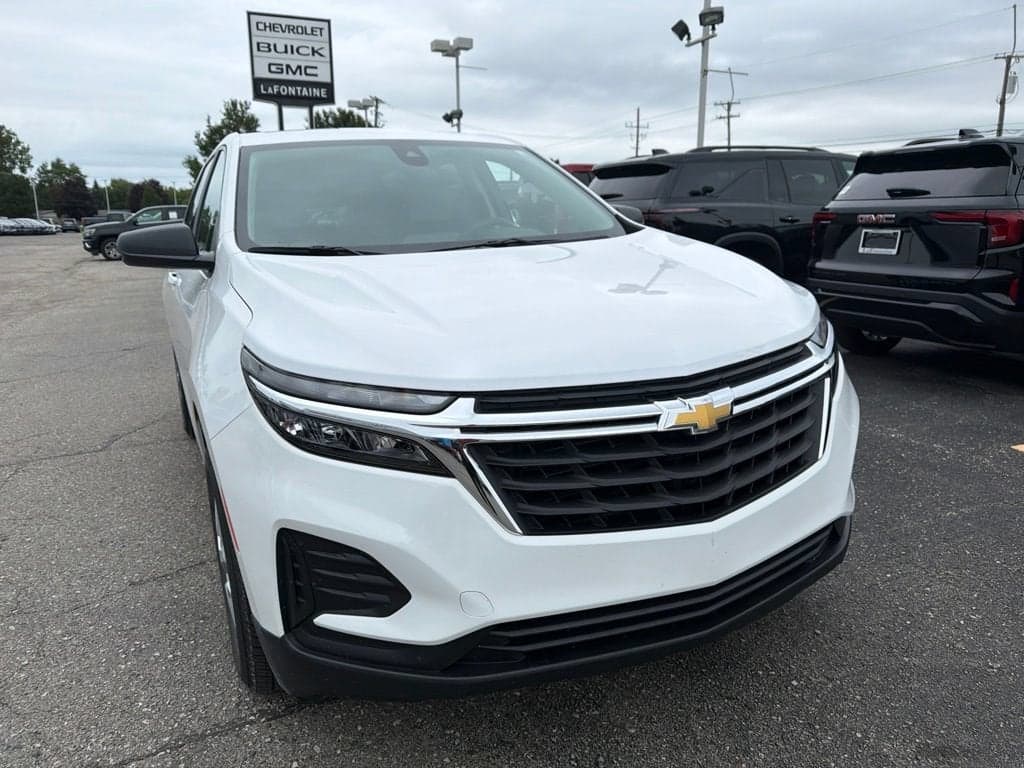 2024 Chevrolet Equinox LS — photo 1 of 34