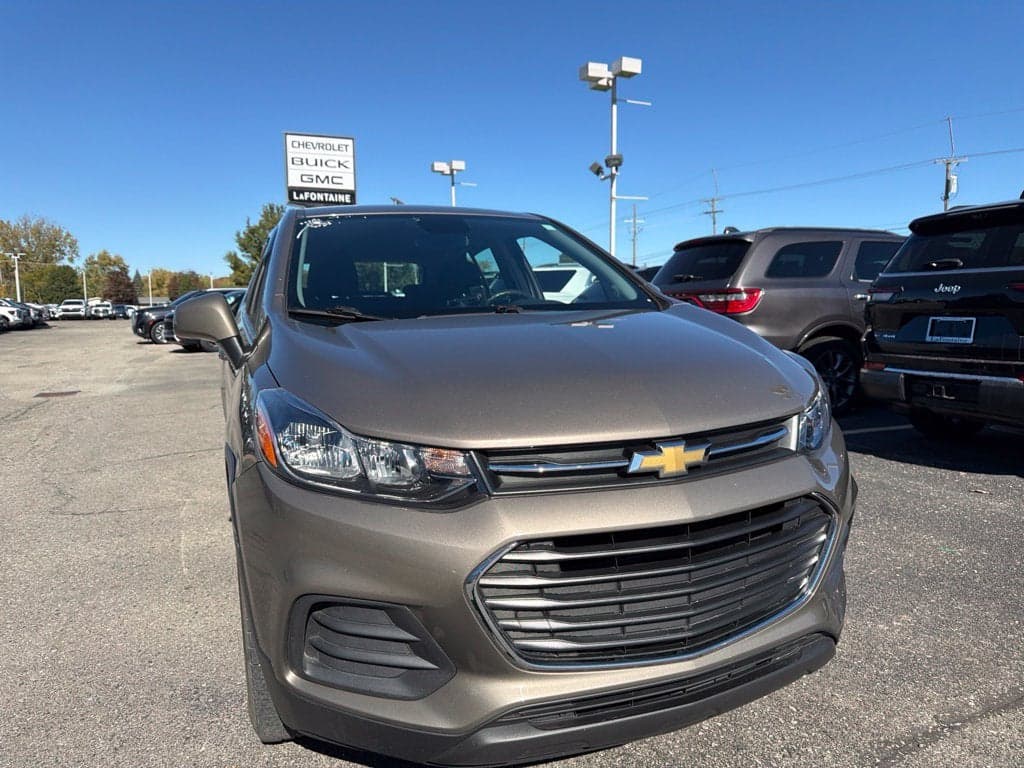2021 Chevrolet Trax LS — photo 1 of 5