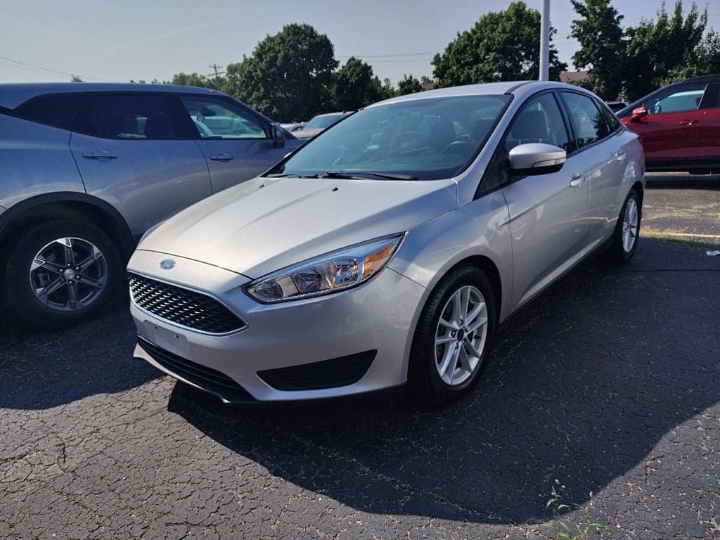 2018 Ford Focus SE — photo 1 of 16