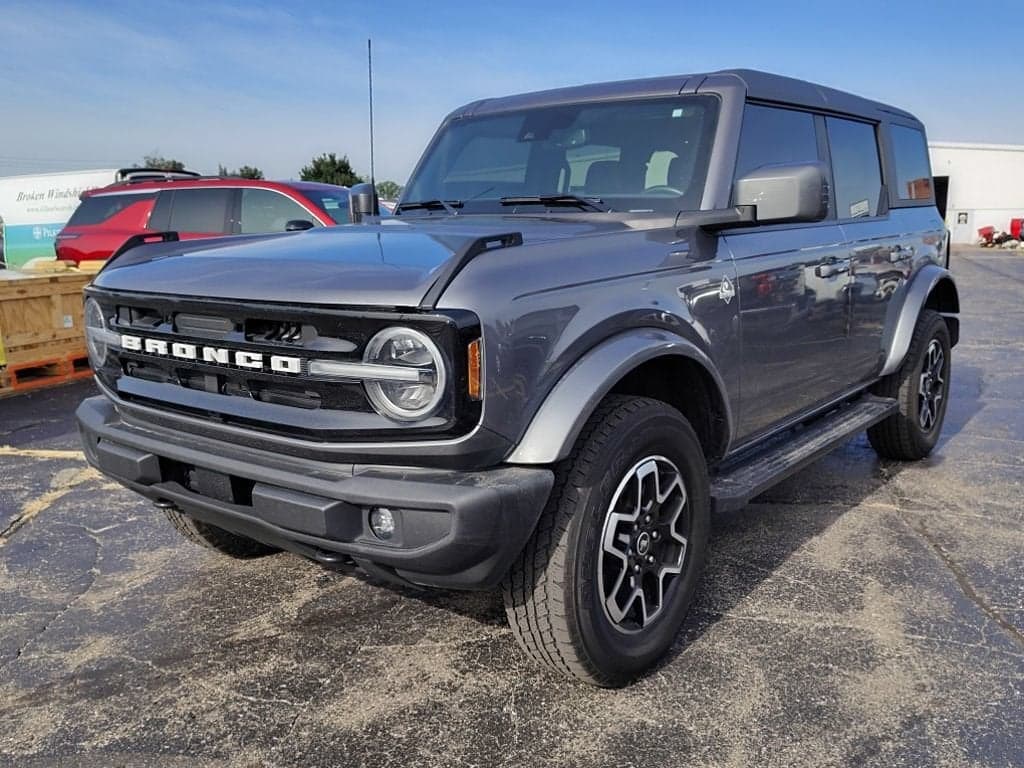 2023 Ford Bronco Outer Banks — photo 1 of 16