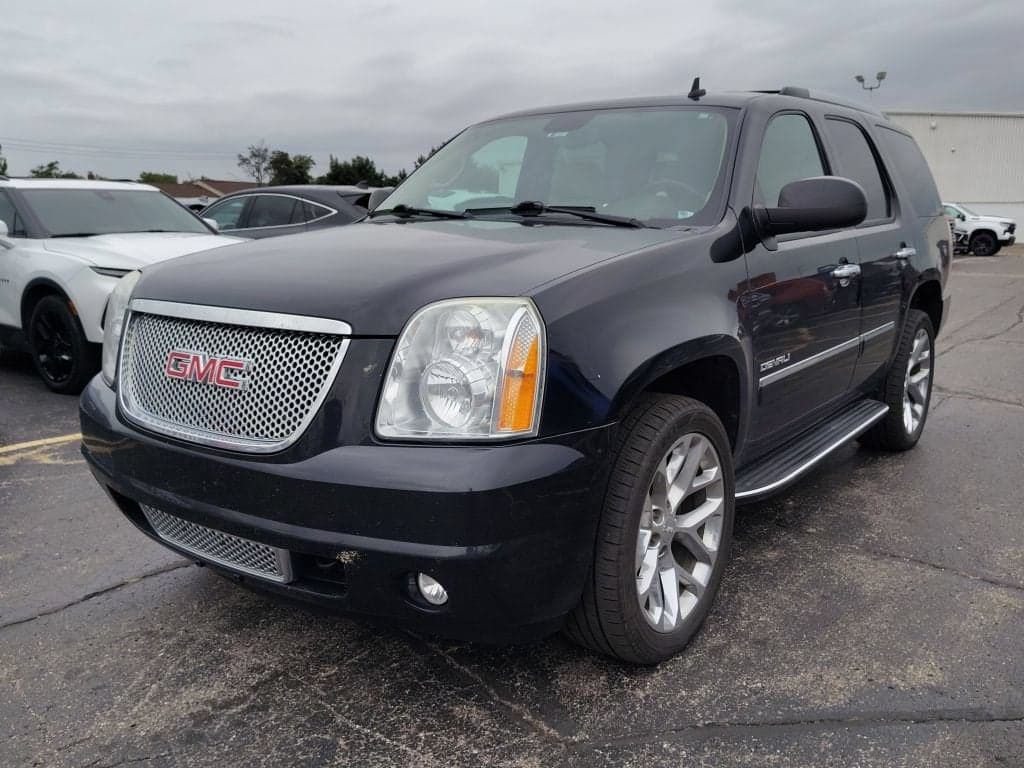 2012 GMC Yukon Denali — photo 1 of 21