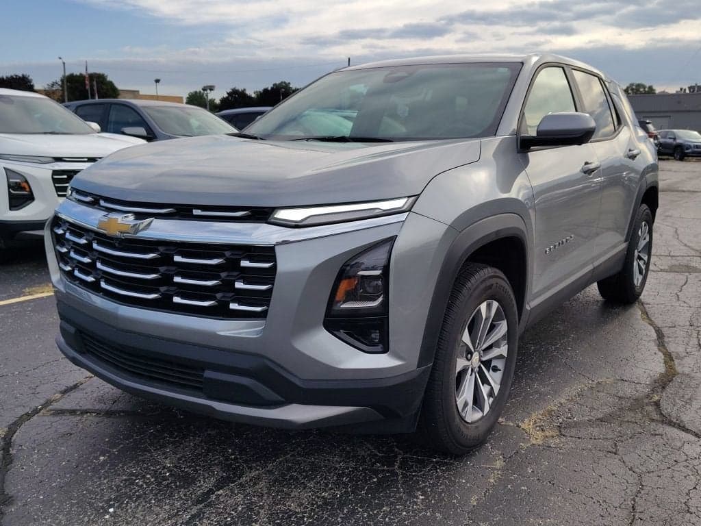 2026 Chevrolet Equinox FWD LT — photo 1 of 28