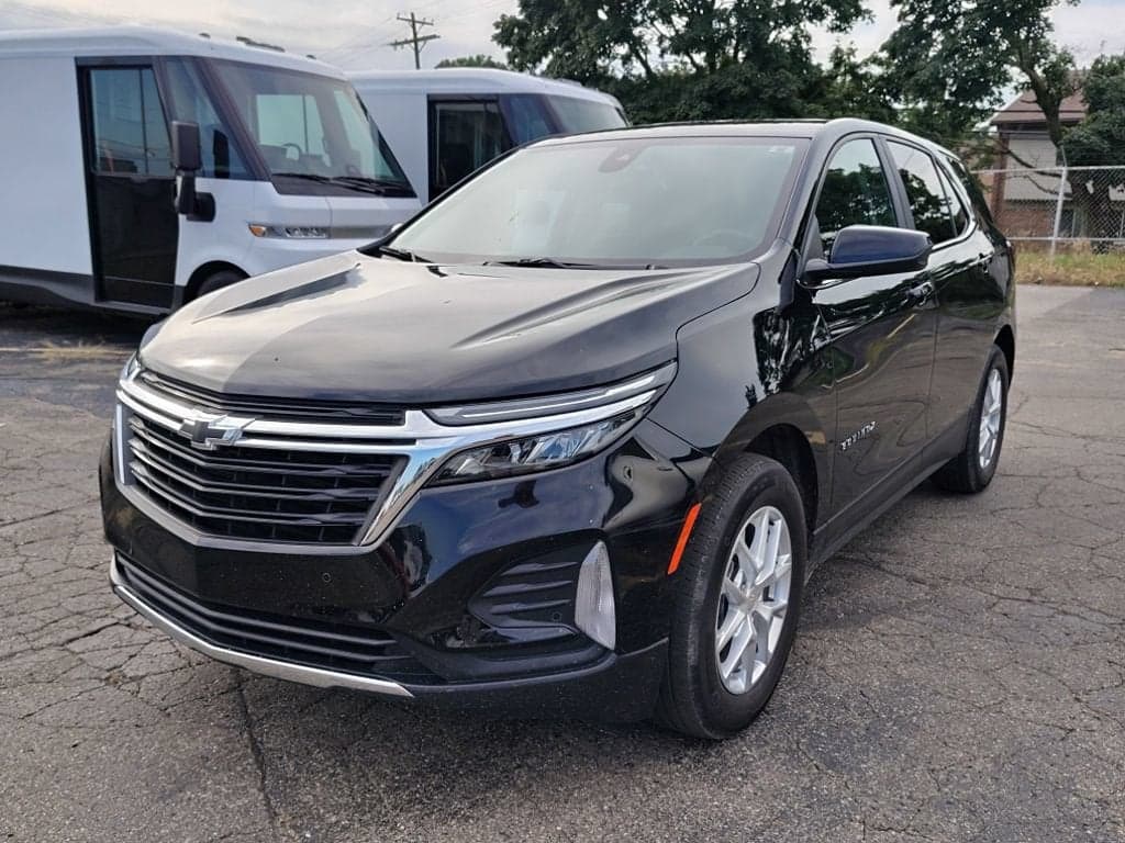 2024 Chevrolet Equinox LT — photo 1 of 16