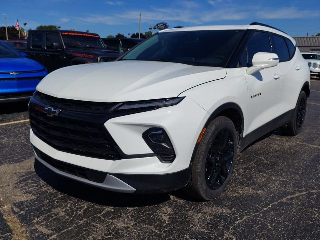2025 Chevrolet Blazer 3LT — photo 1 of 32