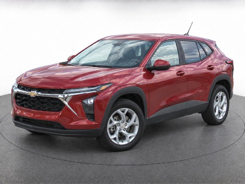 2024 Chevrolet Trax LS — photo 1 of 17