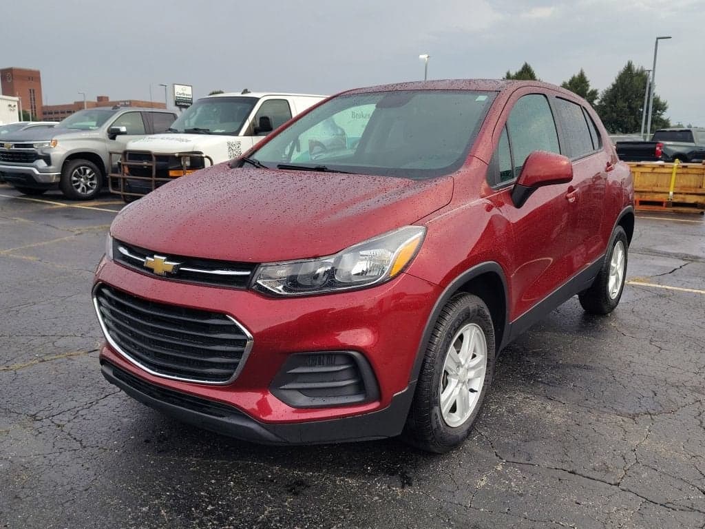 2021 Chevrolet Trax LS — photo 1 of 32