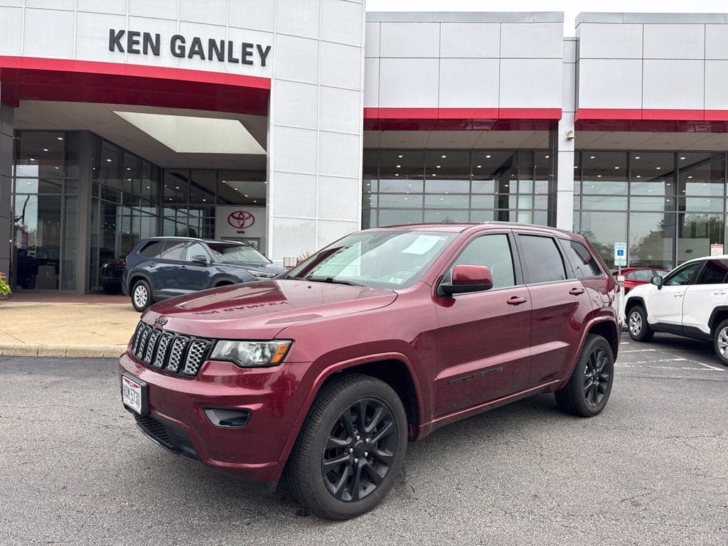 2019 Jeep Grand Cherokee Altitude — photo 1 of 5