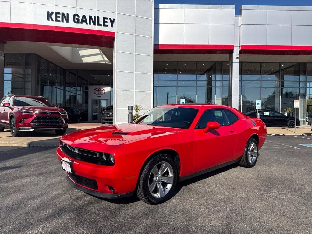 2019 Dodge Challenger SXT — photo 1 of 5