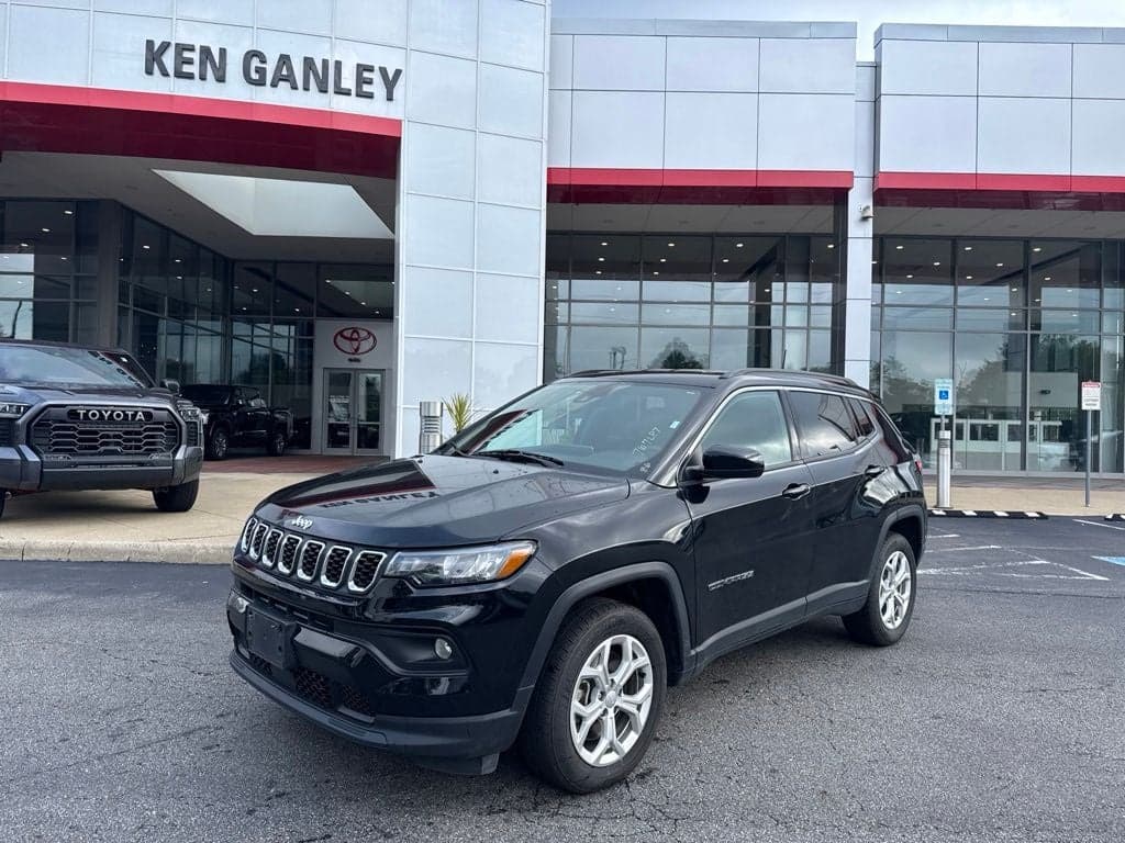 2024 Jeep Compass Latitude — photo 1 of 5