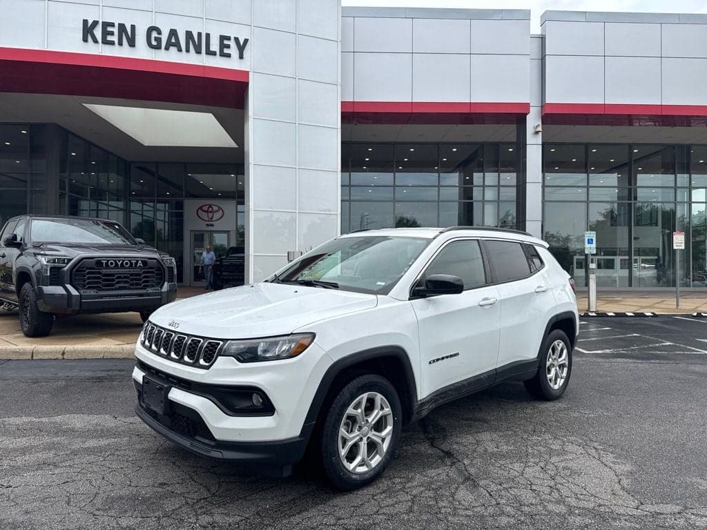 2024 Jeep Compass Latitude — photo 1 of 22