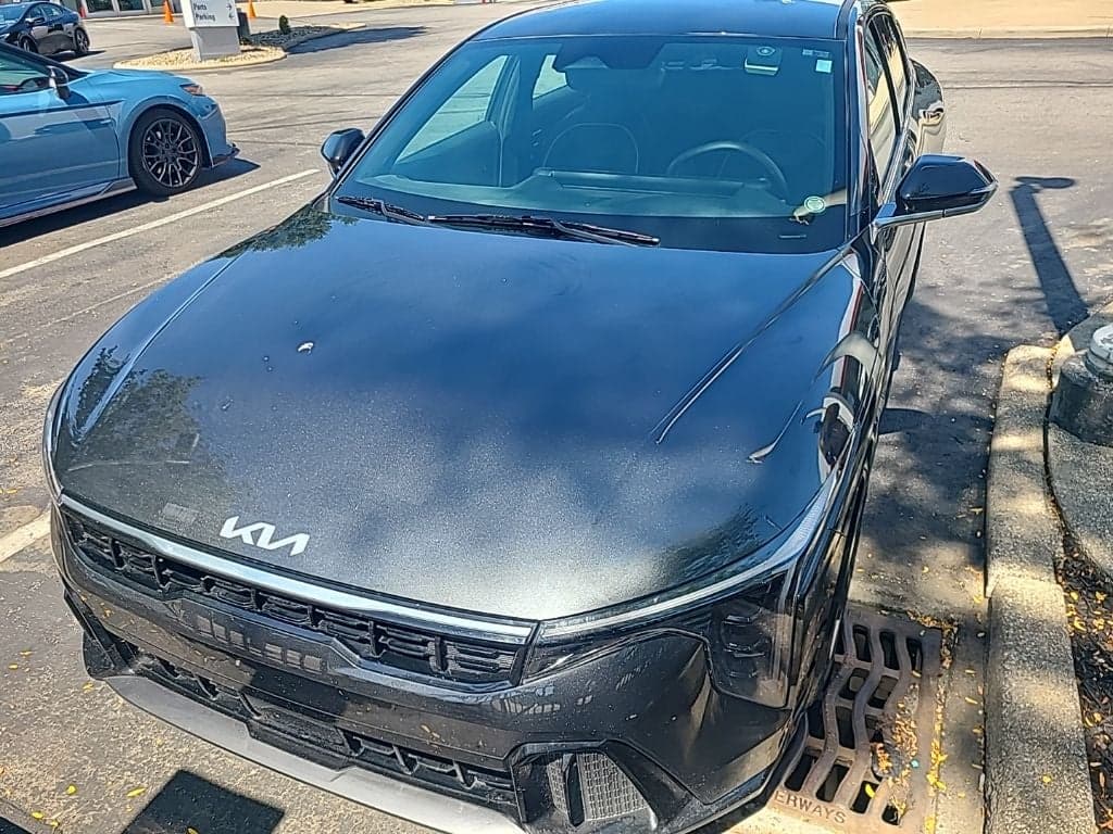 2025 Kia K4 GT-Line — photo 1 of 18