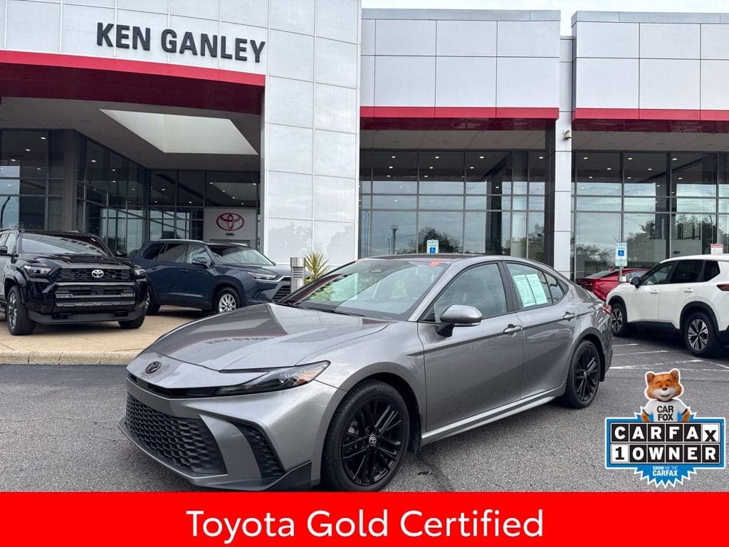 2025 Toyota Camry SE — photo 1 of 35