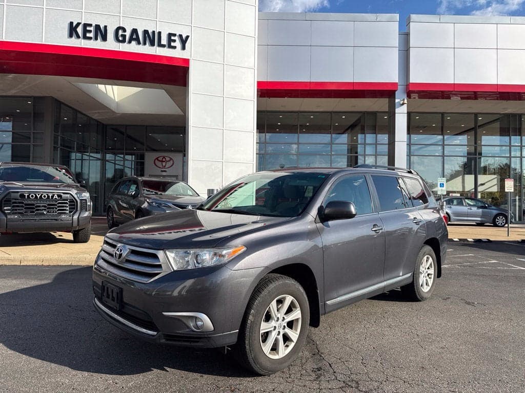 2011 Toyota Highlander Base — photo 1 of 5