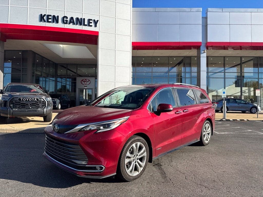 2021 Toyota Sienna Platinum — photo 1 of 5