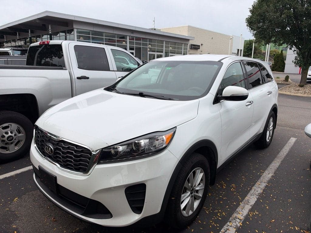 2020 Kia Sorento LX — photo 1 of 5