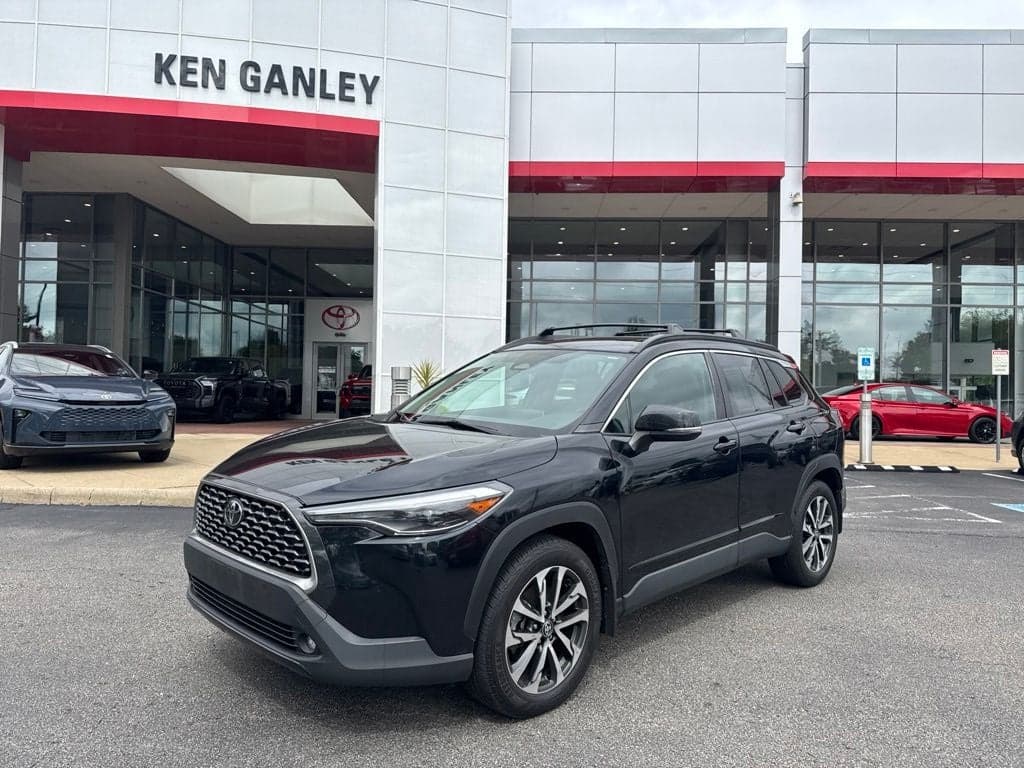 2023 Toyota Corolla Cross XLE — photo 1 of 35