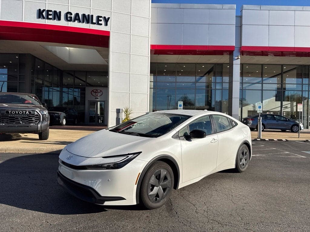 2023 Toyota Prius LE — photo 1 of 5