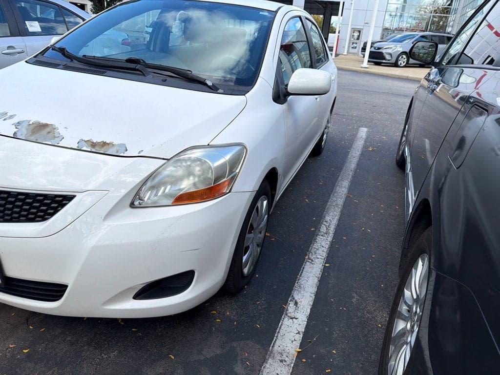2010 Toyota Yaris Base — photo 1 of 5