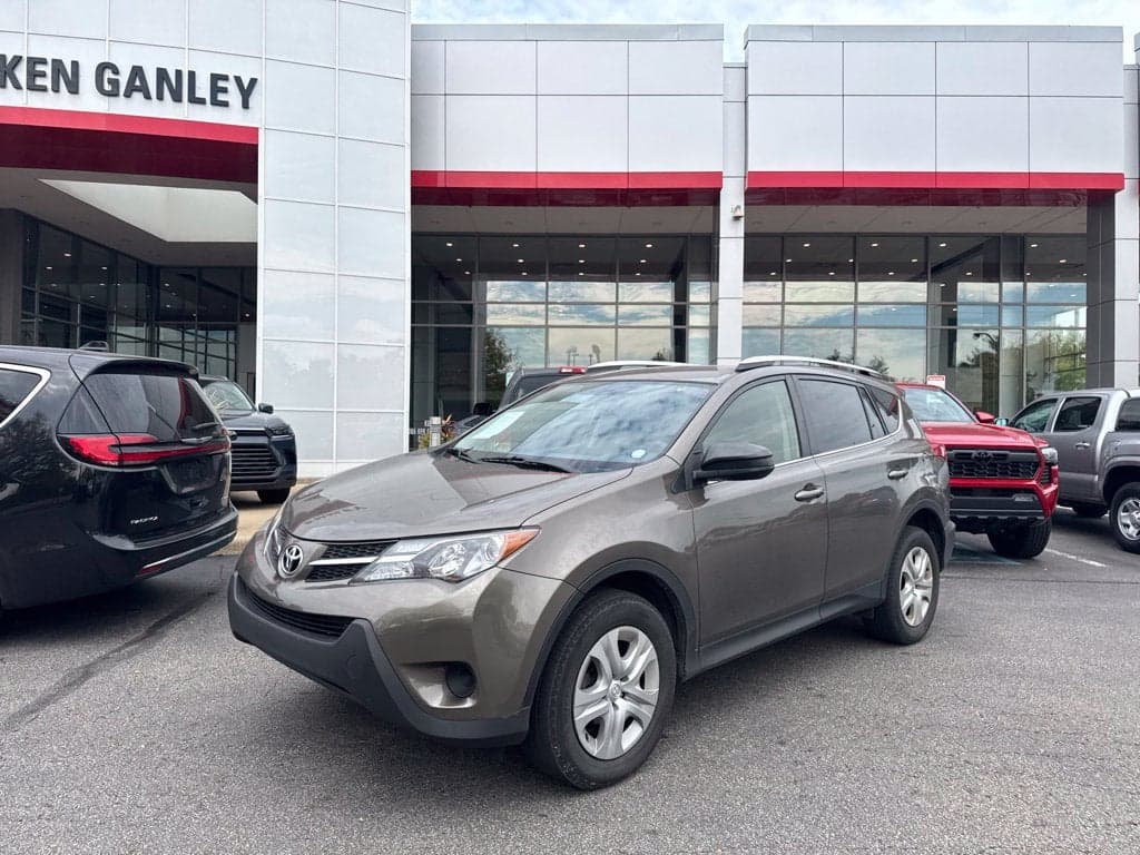 2015 Toyota RAV4 LE — photo 1 of 22