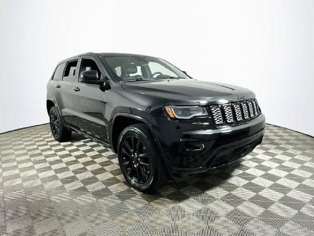 2020 Jeep Grand Cherokee Altitude — photo 1 of 5