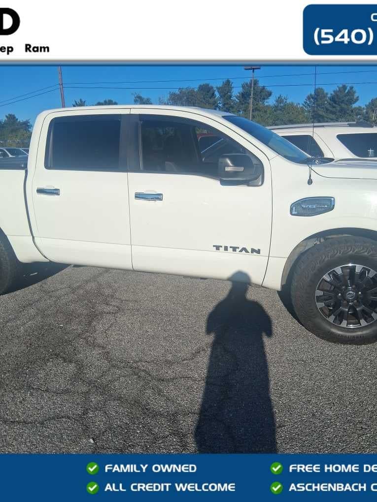 2017 Nissan Titan SV — photo 1 of 5