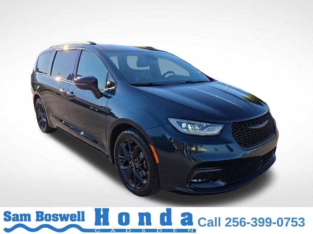 2023 Chrysler Pacifica Touring L — photo 1 of 5