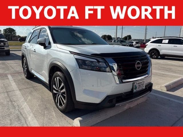 2025 Nissan Pathfinder Platinum — photo 1 of 22