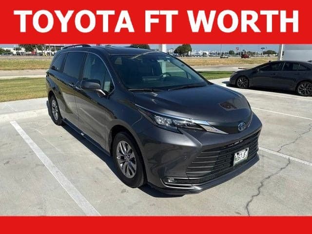 2025 Toyota Sienna XLE — photo 1 of 24