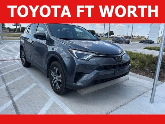 2018 Toyota RAV4 LE — photo 1 of 21