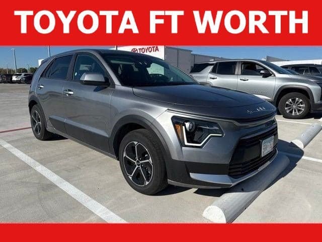 2025 Kia Niro LX — photo 1 of 21