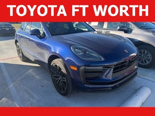 2025 Porsche Macan Base — photo 1 of 5