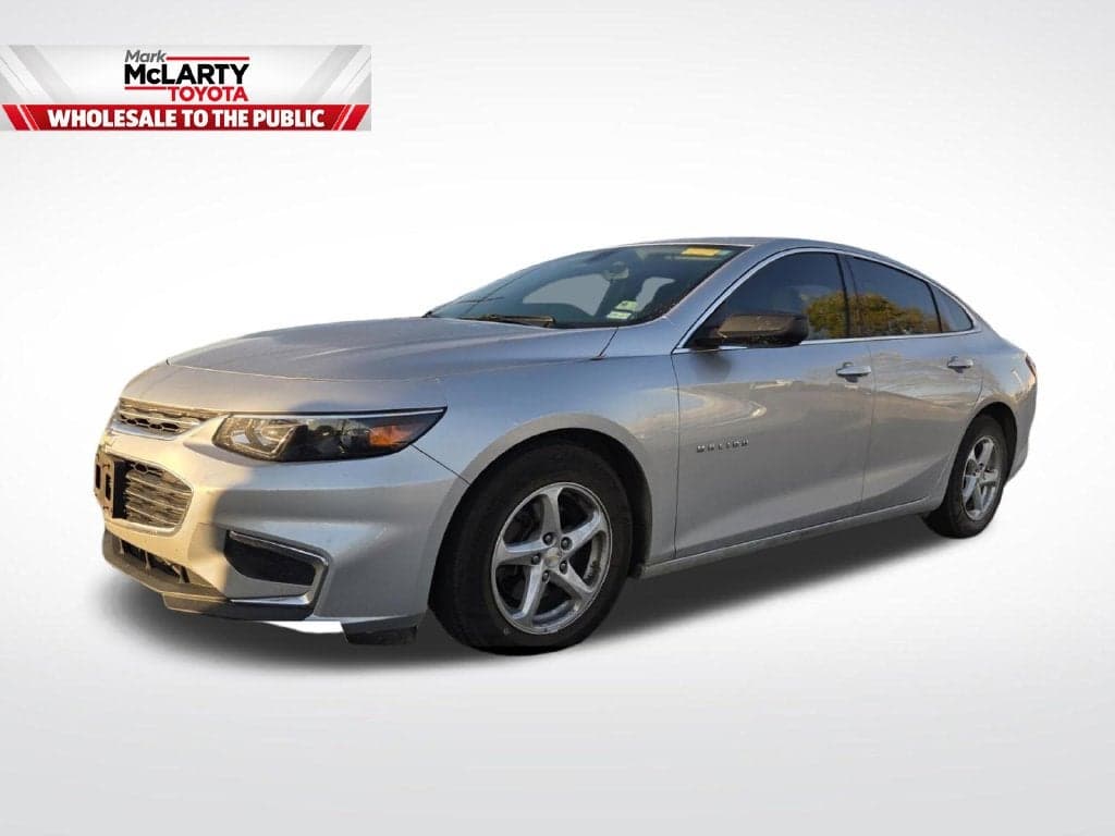 2018 Chevrolet Malibu LS — photo 1 of 5